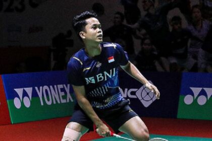 Anthony Sinisuka Ginting menang melawan Jonatan Christie di babak perempat final Indonesia Open 2023.
