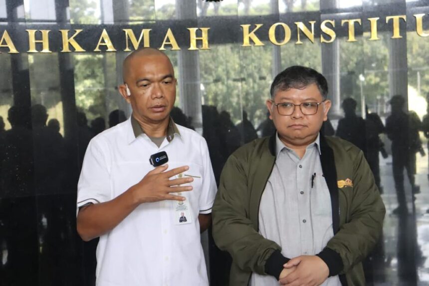 Reda Manthovani (kiri) selaku Ketua I PERSAJA Pusat di Gedung Mahkamah Konstitusi (MK), Jakarta Pusat, Rabu (7/6). Foto: Yudha Krastawan/ipol.id