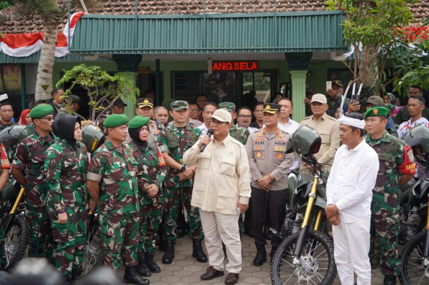 Menteri Pertahanan (Menhan) RI, Prabowo Subianto melaksanakan kunjungan kerja ke wilayah Kodim 0609/Cimahi, Kabupaten Bandung Barat, Jumat (16/6). Foto: Pendam Siliwangi