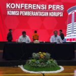 Kabag Pemberitaan KPK, Ali Fikri (kanan) dalam konferensi pers di Gedung Merah Putih, Jakarta Selatan. Foto: Video streaming KPK RI