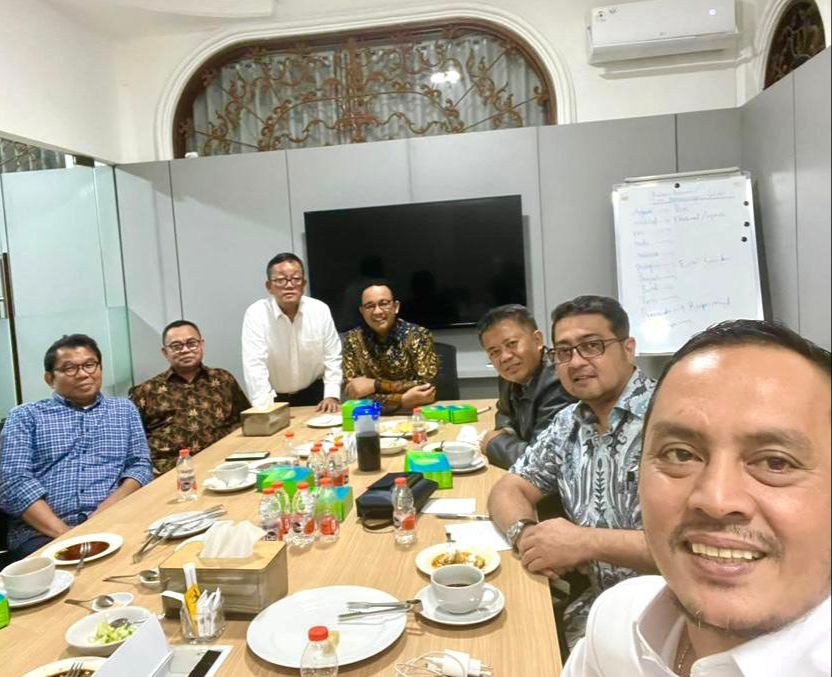 Bacapres Anies Baswedan saat melakukan pertemuan dengan tim 8.(foto dok pribadi)