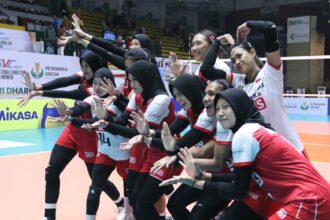 Tim tuan rumah Indonesia memastikan maju ke semifinal Kejuaraan Bola Voli Putri Asia "AVC Challenge Cup 2023 for Women" usai menundukkan Australia 3-0 (25-20, 25-17, 25-16) pada babak kedua, di GOR Tri Dharma Gresik, Rabu (21/6/2023). Foto/PBVSI