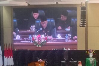 Ketua DPRD DKI Jakarta, Prasetio Edi Marsudi saat memimpin sidang paripurna istimewa HUT DKI 496, Kamis (22/6). (Foto sofian/ipol.id)