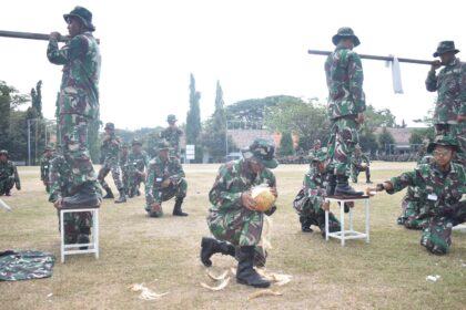 Komponen Cadangan (Komcad) saat melakukan atraksi dan demonstrasi kemampuan dasar militer. Foto: Korps Marinir.