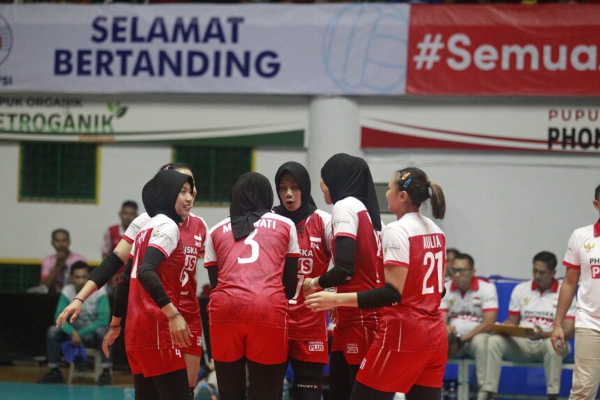 Tim tuan rumah Indonesia akan menghadapi Vietnam di babak final Kejuaraan Bola Voli Putri AVC Challenge Cup 2023 setelah mengalahkan Taipe dalam laga ketat lima set dengan skor 3-2 (22-25, 26-24, 22-25, 25-20, 15-12) pada babak semifinal di GOR Tri Dharma Gresik, Sabtu (24/6/2023).