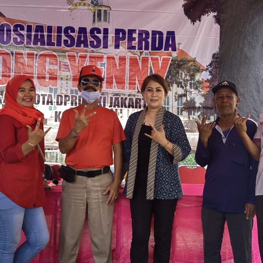 Anggota DPRD DKI dari Fraksi PDI-P, Ong Yenny (kedua dari kanan). (Foto dok pribadi)