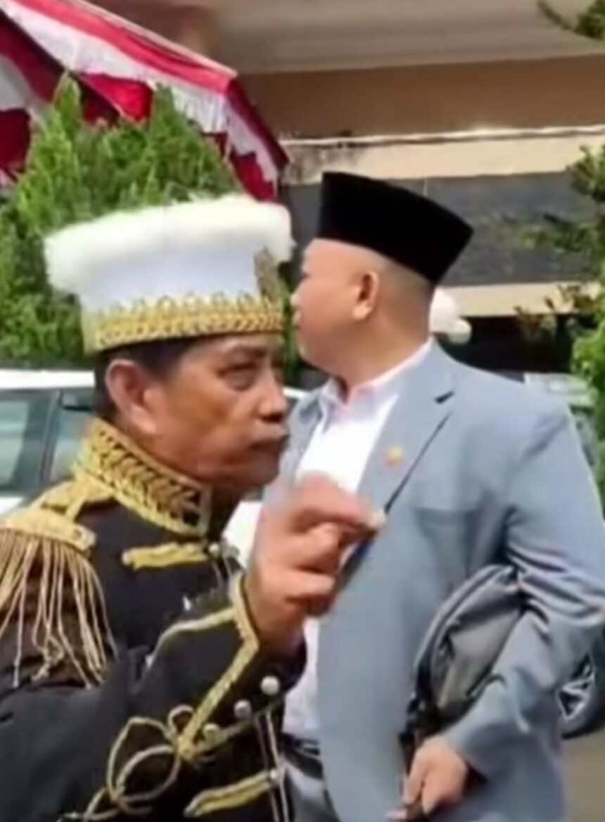 Sultan Sambaliung pergi Tinggalkan Rapat, Foto : @terang_media Instagram