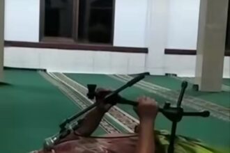 Bapak takbiran sampai tiduran, Foto : Tangkap Layar Tiktok @terang_media