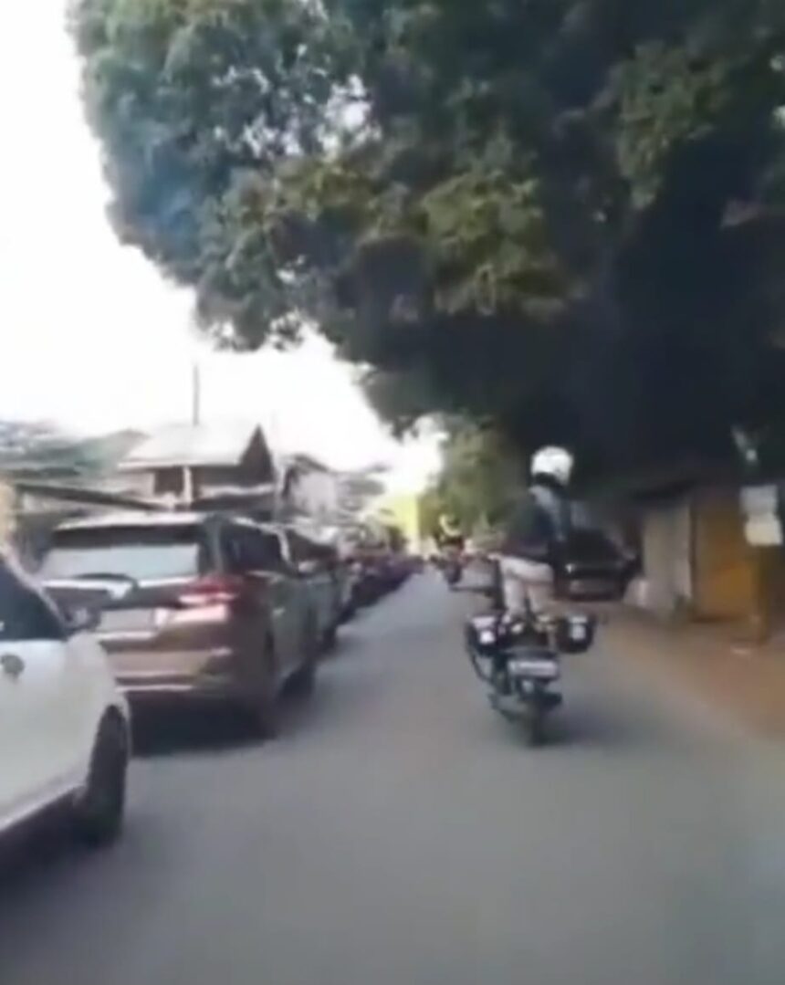 Aksi membantu ambulans berujung celaka, Foto : Tangkap Layar Tiktok @supir_idiot.