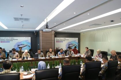 Rapat Umum Pemegang Saham (RUPS) PIS yang dihadiri oleh Direktur Utama PT Pertamina (Persero) Nicke Widyawati selaku pemegang saham mayoritas PIS, serta PT Pertamina Pedeve Indonesia dan NYK Line Indonesia yang merupakan perwakilan Nippon Yushen Kabushiki Kaisha (NYK) selaku mitra strategis PIS. Foto: Dok PIS