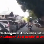 Pemuda Pengawal Ambulans Jatuh Setelah Lakukan Aksi Berdiri di Atas Motor