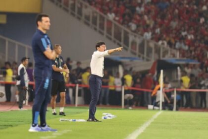 Pelatih Argentina, Lionel Scaloni memuji permainan timnas, termasuk dukungan suporter Indonesia. Foto: PSSI