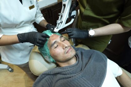 Perawatan wajah di klinik MEN/O/LOGY by ZAP