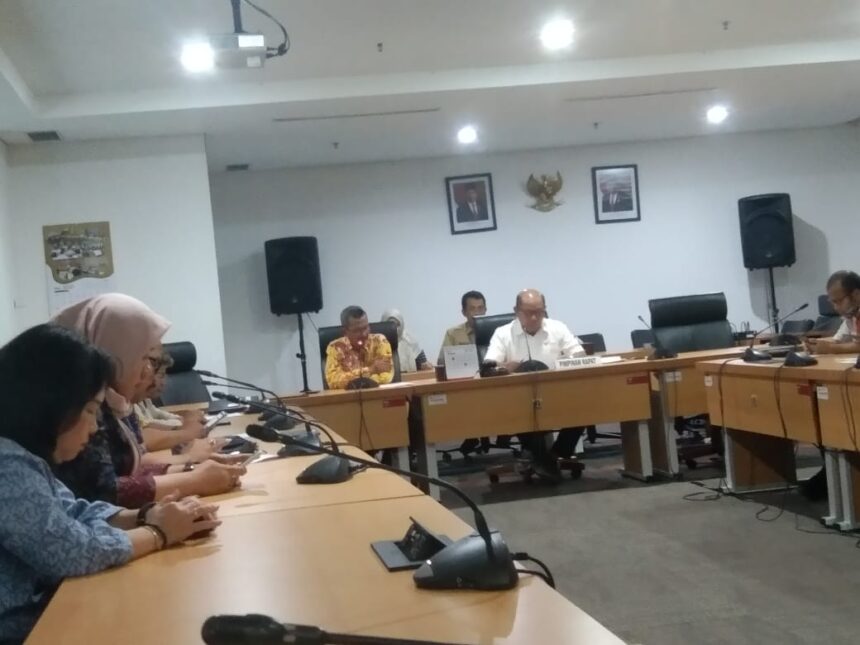 Ketua Bapemperda DPRD DKI Jakarta, Pantas Nainggolan saat menerima kunjungan DPRD Jogjakarta,