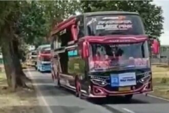 Fenomen "om telolet" membahayakan anak-anak di Sawangan, Depok. Foto: Polri