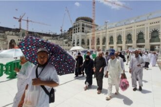 Jamaah haji Indonesia dihadapkan pada suhu panas terik di Arab Saudi. Foto: Kemenkes