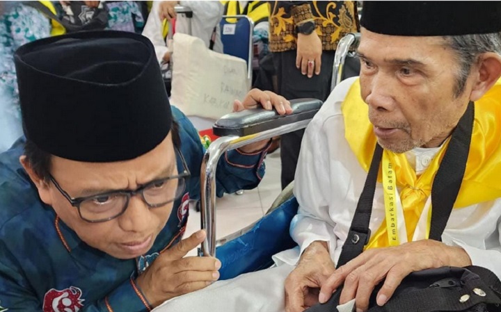 Direktur Bina Haji Ditjen Penyelenggaran Haji dan Umrah Arsad Hidayat (kiri).