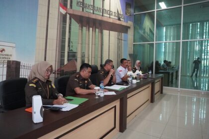 Kejaksaan Tinggi Sumatera Selatan (Kejati Sumsel) saat menggelar konferensi pers, Senin (12/6). Foto: Seksi Penkum Kejati Sumsel