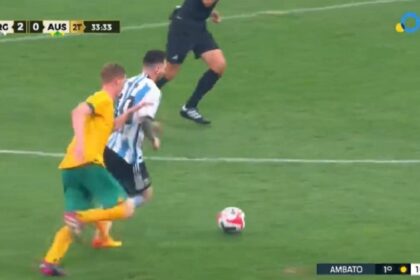 Messi mencetak gol pembuka kemenangan Argentina atas Timnas Australia. Foto: Tangkapan Layar Twitter