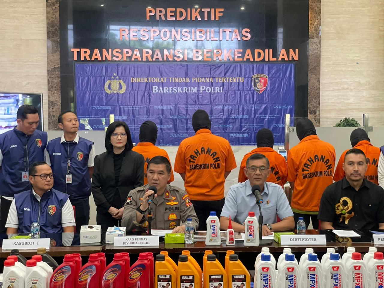 Bareskrim Bongkar Produksi Oli Palsu Tersangka Diamankan Ipol Id