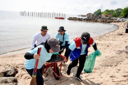 Pertamina mendorong seluruh lini usaha mengembangkan Program Tanggung Jawab Sosial dan Lingkungan (TJSL/CSR), dengan berbagai kegiatan mulai dari Pendampingan Perhutanan Sosial, Penanaman pohon Mangrove, Costal Clean Up hingga Fun Bike. Foto: Dok Pertamina
