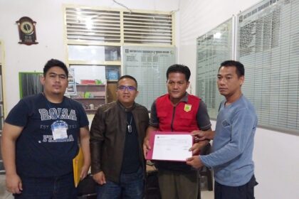 Seorang petani berinisial MA saat diamankan oleh Tim Tabur Kejaksaan. Foto: Puspenkum Kejaksaan Agung