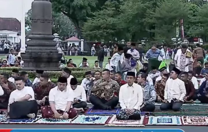 Presiden Joko Widodo salat Idul Adha di Gedung Agung Yogyakarta. Foto: Tangkapan layar YouTube Setneg