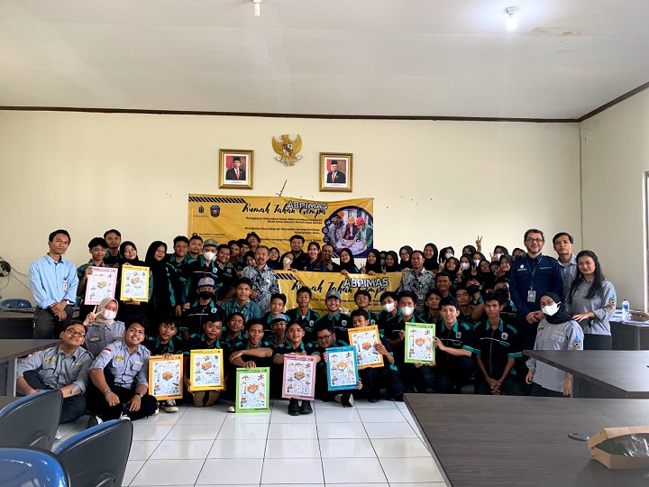 Seminar Rumah Tahan Gempa: Penyuluhan tentang Pemilihan Bahan Bangunan Rumah Aman Gempa diadakan di SMK Negeri 4 Tangerang. Acara yang terlaksana merupakan bagian dari kegiatan Abdimas (Pengabdian Kepada Masyarakat) 2022/2023 digelar oleh Universitas Mercu Buana (UMB), Kamis (8/6). Foto: UMB