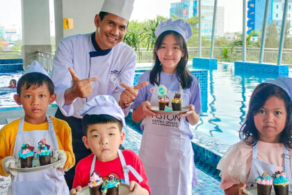 Keseruan kegiatan memasak bersama anak di Aston Kartika Grogol. (ist./dok. Aston Kartika Grogol)