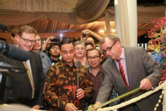 Tongkat Pusaka / Cakra Pangeran Diponegoro yang disimpan selama 183 tahun oleh keluarga Baud di Belanda dikembalikan ke Indonesia.