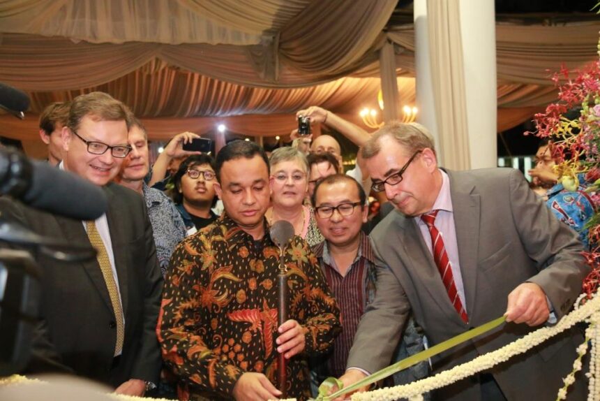 Tongkat Pusaka / Cakra Pangeran Diponegoro yang disimpan selama 183 tahun oleh keluarga Baud di Belanda dikembalikan ke Indonesia.