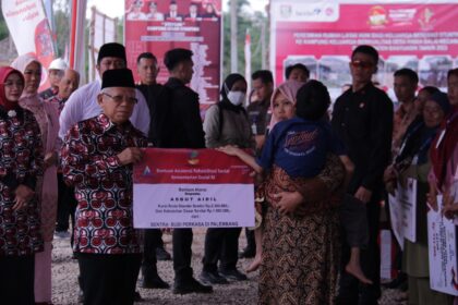Salah satu contoh Bantuan Asistensi Rehabilitasi Sosial (ATENSI) dari Kemensos yang diserahkan Wapres RI KH Maaruf Amin kepada penerima bantuan di Palembang.