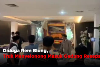 Diduga Rem Blong, Truk Menyelonong Masuk Gedung Resepsi