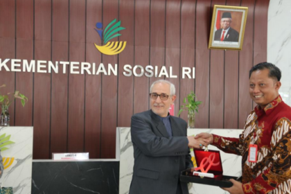 Dipimpin Deputy Director General on Human Right and Women Affairs Seyed Mohsen Emadi, delegasi Pemerintah Iran tiba di STPL pada Rabu (18/7). Delegasi negara sahabat disambut Plt Direktur Rehabilitasi Sosial Penyandang Disabilitas Nursyamsu.