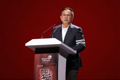 Wakil Menteri BUMN II Kartika Wirjoatmodjo memberikan keynote speech pada Digiland 2023 Conference yang bertema “Elevating Your Future” sebagai pembuka rangkaian acara Digiland 2023 pada puncak perayaan ulang tahun Telkom ke-58 di Istora Senayan Jakarta, Sabtu (8/7). Foto: Telkom Indonesia