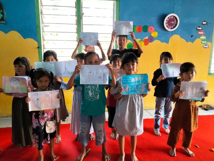 Sekitar 1.110 anak Nasabah PNM mengikuti lomba bertemakan “Anak Terlindungi, Indonesia Maju” dengan aktivitas kreasi lagu anak secara bekelompok dan gambar poster.