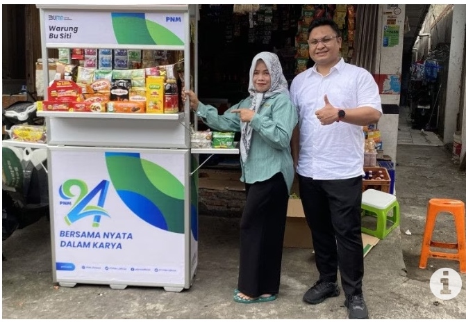 Salah satu nasabah PNM Mekaar dari Jakarta bernama Siti menjadi penerima gerobak. Ia merasa sangat bersyukur dan bahagia atas perhatian PNM.