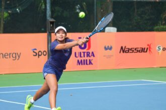 Petenis tuan rumah, Mishcka Sinclaire Goenadi (14) dan M Akmal Junain (16) membuat kejutan di babak kedua Soul Parking ITF World Tennis Tour Junior, Selasa, 4 Juli 2023.