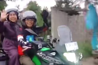 Pasangan suami istri ke Mekkah gunakan Motor, Foto : Tangkap Layar Instagram @infobdgbaratcimahi