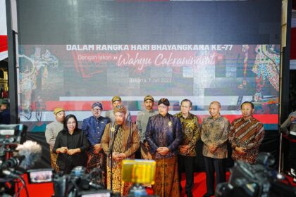 Kapolri Jenderal Listyo Sigit dalam sambutan pagelaran Wayang Kulit dengan lakon Wahyu Cakraningrat di Lapangan Bhayangkara, Jakarta Selatan, Jumat (7/7) malam. Foto: Divisi Humas Polri