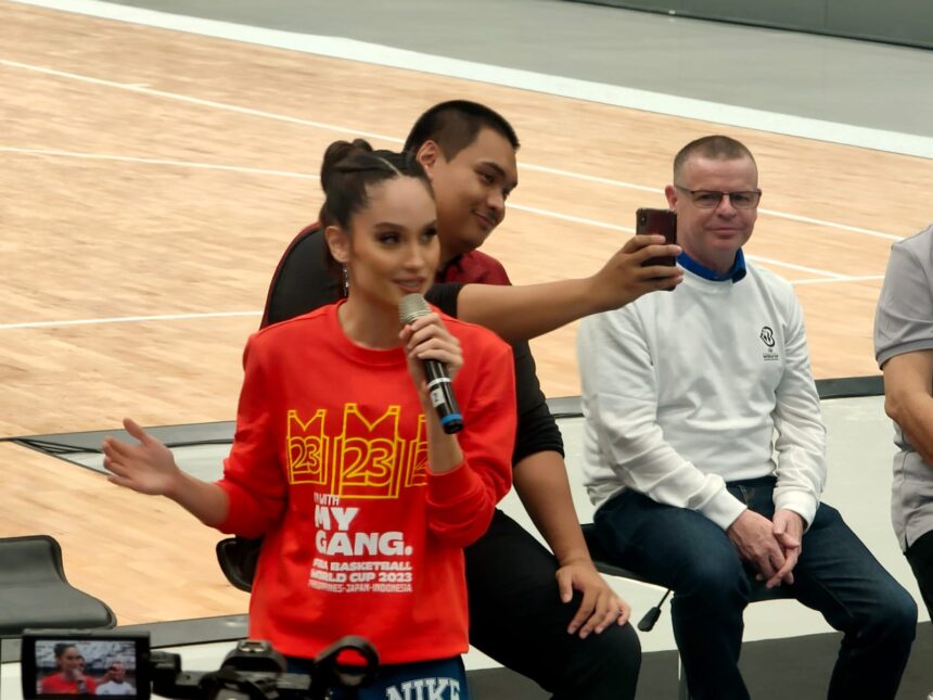 Panitia Pelaksana (LOC) FIBA Basketball World Cup 2023 Indonesia memperkenalkan Cinta Laura sebagai local ambassador kedua untuk event bola basket terbesar dunia tersebut di Jakarta pada Rabu (11/7/2022) atau 45 hari menjelang tip-off kejuaraan. Foto/ist