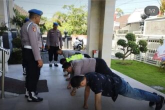 Menolak laporan turis, oknum polisi dihukum, Foto : Instagram, @terang_media.