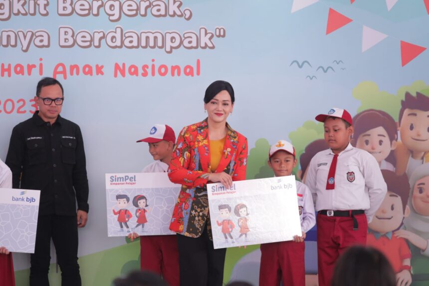 Kepala Eksekutif Pengawas Perilaku Pelaku Usaha Jasa Keuangan, Edukasi dan Pelindungan Konsumen OJK Friderica Widyasari Dewi dalam perayaan Hari Anak Nasional di Plaza Balaikota Pemerintah Kota Bogor, Selasa.