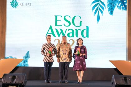 PT Bank Rakyat Indonesia (Persero) Tbk berhasil meraih penghargaan Environmental, Social, and Corporate Governance (ESG) Award 2023 yang diselenggarakan oleh Yayasan Keanekaragaman Hayati Indonesia (KEHATI). Foto: Bank Rakyat Indonesia (Persero)