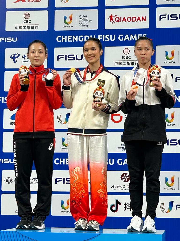 Atlet wushu putri Indonesia, Nandhira Mauriskha bikin kejutan di ajang The FISU World University Games 2021 yang dilaksanakan pada tahun 2023.