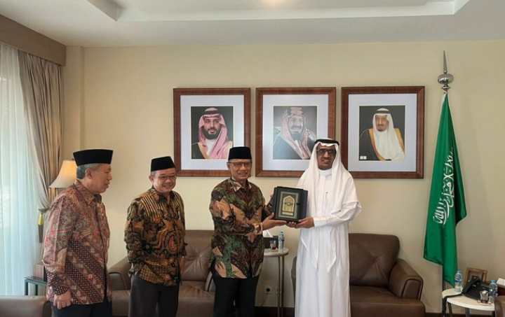 Ketua Umum Pimpinan Pusat Muhammadiyah Haedar Nashir bersama Sekretaris Umum PP Muhammadiyah Abdul Muti, dan Ketua PP Muhammadiyah Syafiq Mughni melakukan kunjungan balasan ke Duta Besar Kerajaan Arab Saudi untuk Indonesia YM. Faisal Abdullah H. Amodi. Foto: PP Muhammadiyah