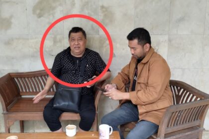 Hasan Lamadupa, terpidana kasus penipuan dan tindak pidana pencucian uang (TPPU) saat dicokok oleh Tim Tangkap Buronan (Tabur) Kejaksaan Agung, Selasa (25/7). Foto: Dok Tim Tabur Kejaksaan Agung