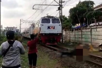 Sejumlah anak-anak yang menyaksikan langsung kejadian bunuh diri.