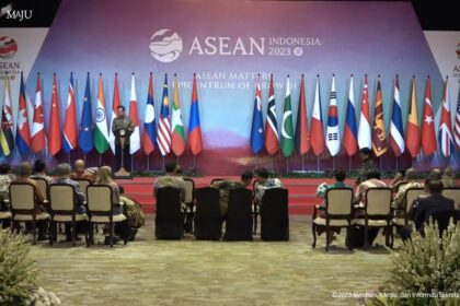 Presiden Jokowi menerima kunjungan kehormatan para menteri luar negeri ASEAN, Jumat (14/07/2023), di Shangri-la Hotel, Jakarta.