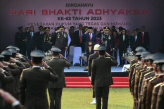 Presiden Jokowi dalam Upacara Peringatan Hari Bhakti Adhyaksa Ke-63, di Badiklat Kejaksaan Agung, di Jakarta, Sabtu